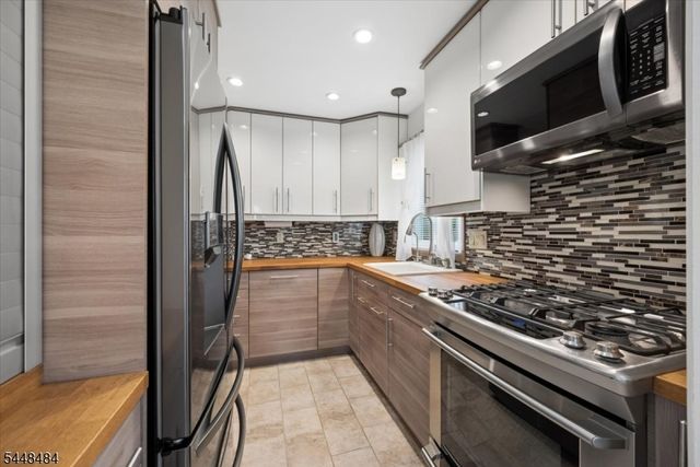 179 Maple St, Bridgewater Twp., NJ 08807