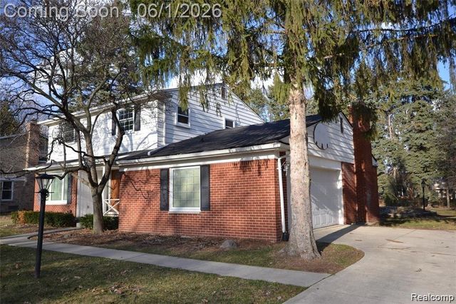 1707 Fox River Drive, Bloomfield Hills, MI 48304