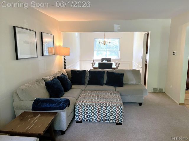 1707 Fox River Drive, Bloomfield Hills, MI 48304