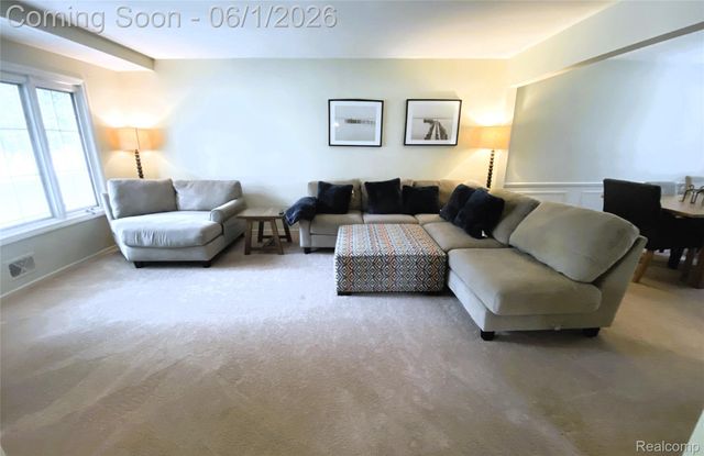 1707 Fox River Drive, Bloomfield Hills, MI 48304