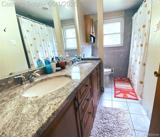 1707 Fox River Drive, Bloomfield Hills, MI 48304