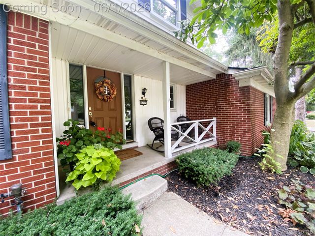 1707 Fox River Drive, Bloomfield Hills, MI 48304