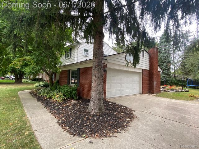 1707 Fox River Drive, Bloomfield Hills, MI 48304