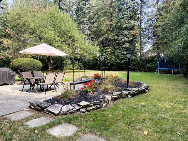 1707 Fox River Drive, Bloomfield Hills, MI 48304