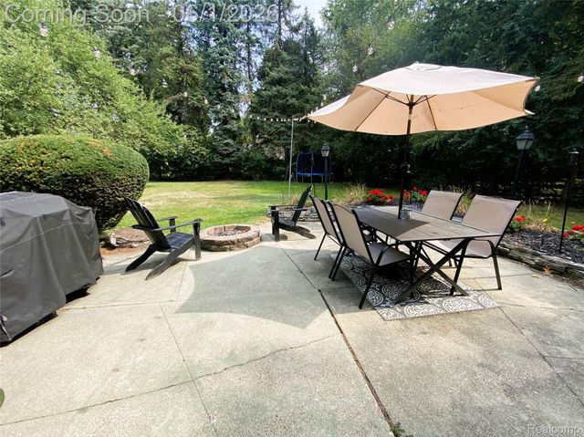1707 Fox River Drive, Bloomfield Hills, MI 48304