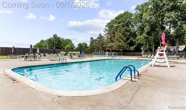1707 Fox River Drive, Bloomfield Hills, MI 48304