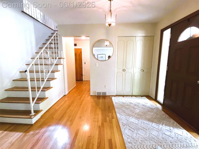 1707 Fox River Drive, Bloomfield Hills, MI 48304