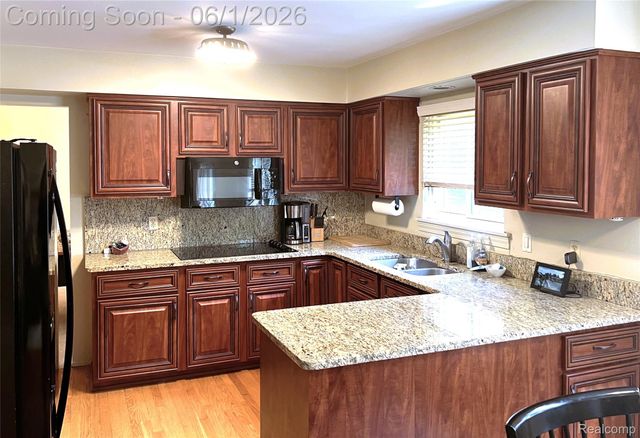1707 Fox River Drive, Bloomfield Hills, MI 48304