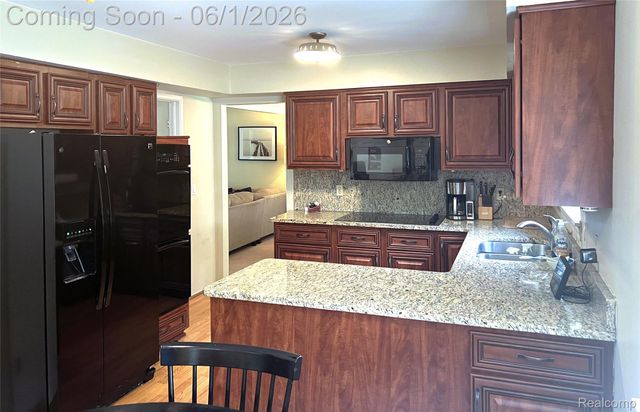 1707 Fox River Drive, Bloomfield Hills, MI 48304