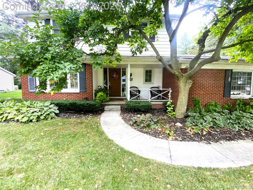 1707 Fox River Drive, Bloomfield Hills, MI 48304