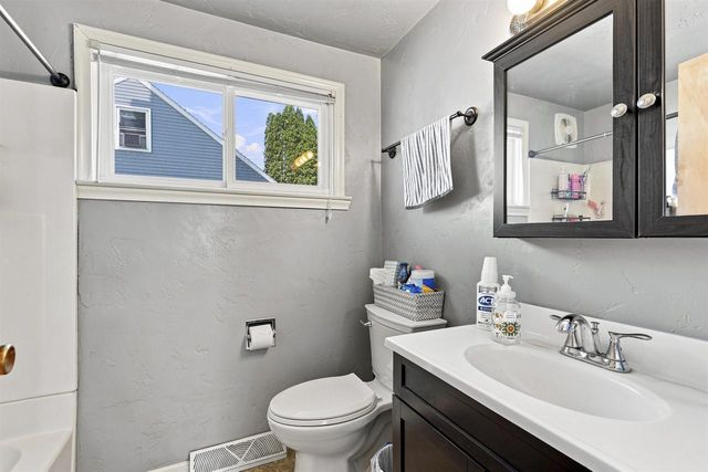 228 KAMPS STREET, Combined Locks, WI 54113