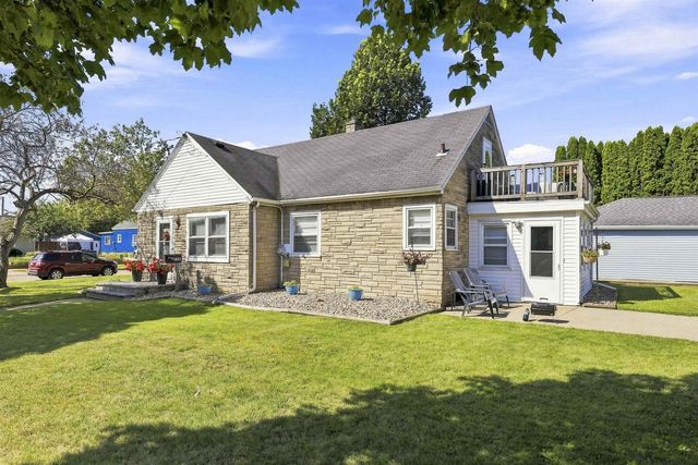 228 KAMPS STREET, Combined Locks, WI 54113