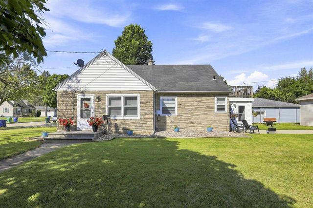 228 KAMPS STREET, Combined Locks, WI 54113