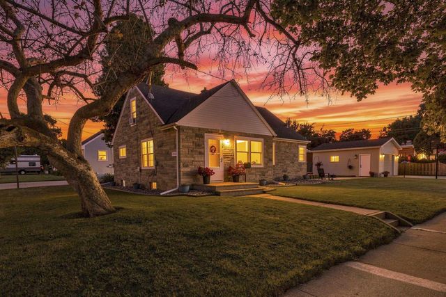 228 KAMPS STREET, Combined Locks, WI 54113