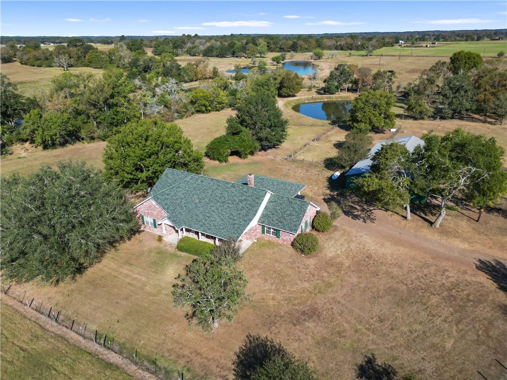 28109 Waller Gladish Rd, Waller, TX 77484 — photo 2