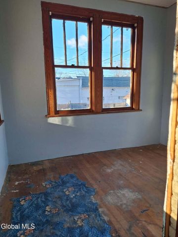 743 6th Avenue, Troy, NY 12182