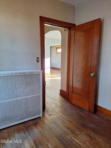 743 6th Avenue, Troy, NY 12182