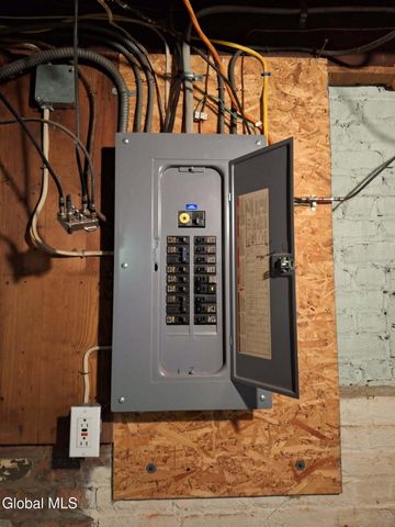 743 6th Avenue, Troy, NY 12182