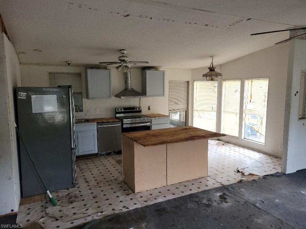 12040 Live Oak DR, FORT MYERS, FL 33908 — photo 2