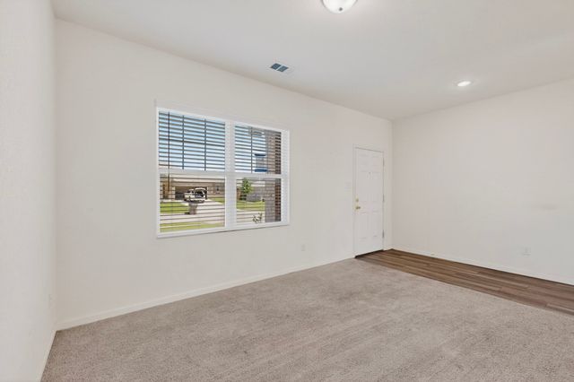 2601 Beech Creek Road, Glenn Heights, TX 75154