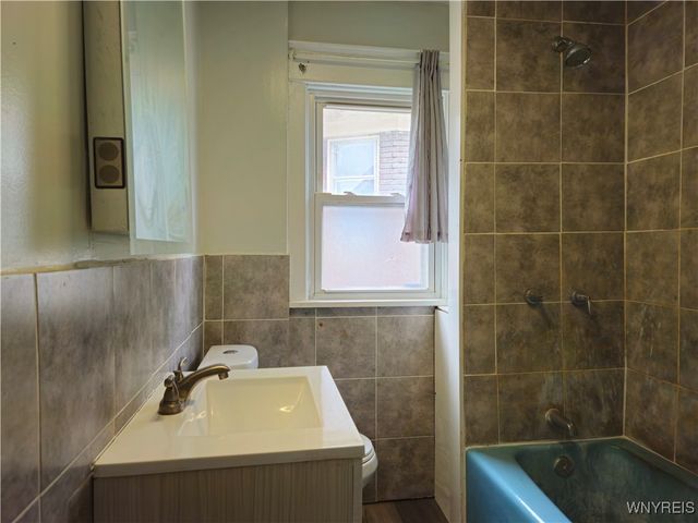 1827 Cleveland Avenue, Niagara Falls, NY 14305