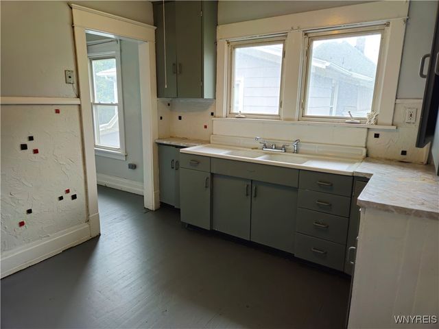 1827 Cleveland Avenue, Niagara Falls, NY 14305