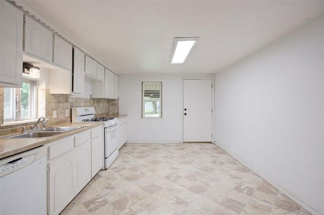 1013 N Carr Drive, Newcastle, OK 73065