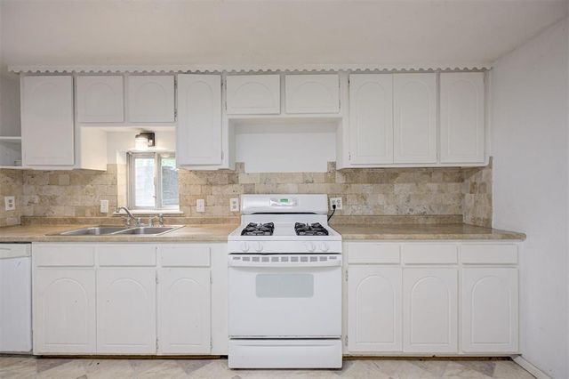 1013 N Carr Drive, Newcastle, OK 73065