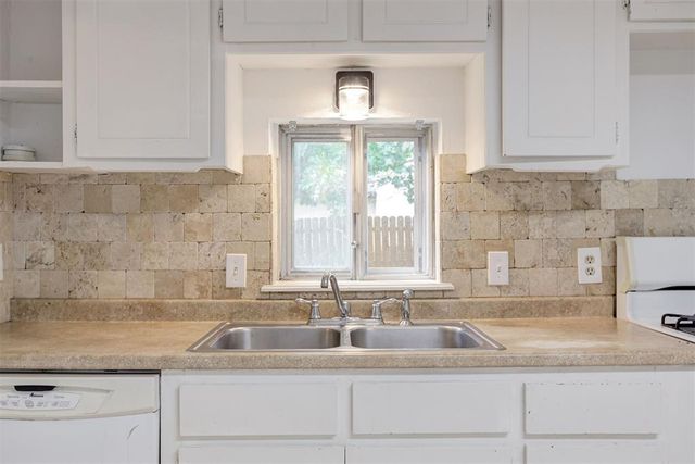 1013 N Carr Drive, Newcastle, OK 73065