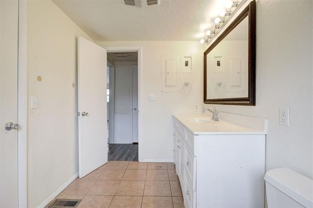 1013 N Carr Drive, Newcastle, OK 73065