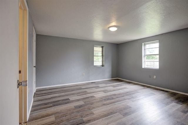 1013 N Carr Drive, Newcastle, OK 73065
