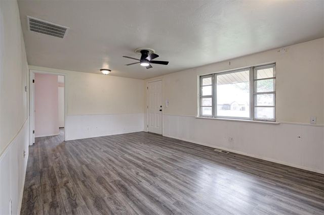 1013 N Carr Drive, Newcastle, OK 73065