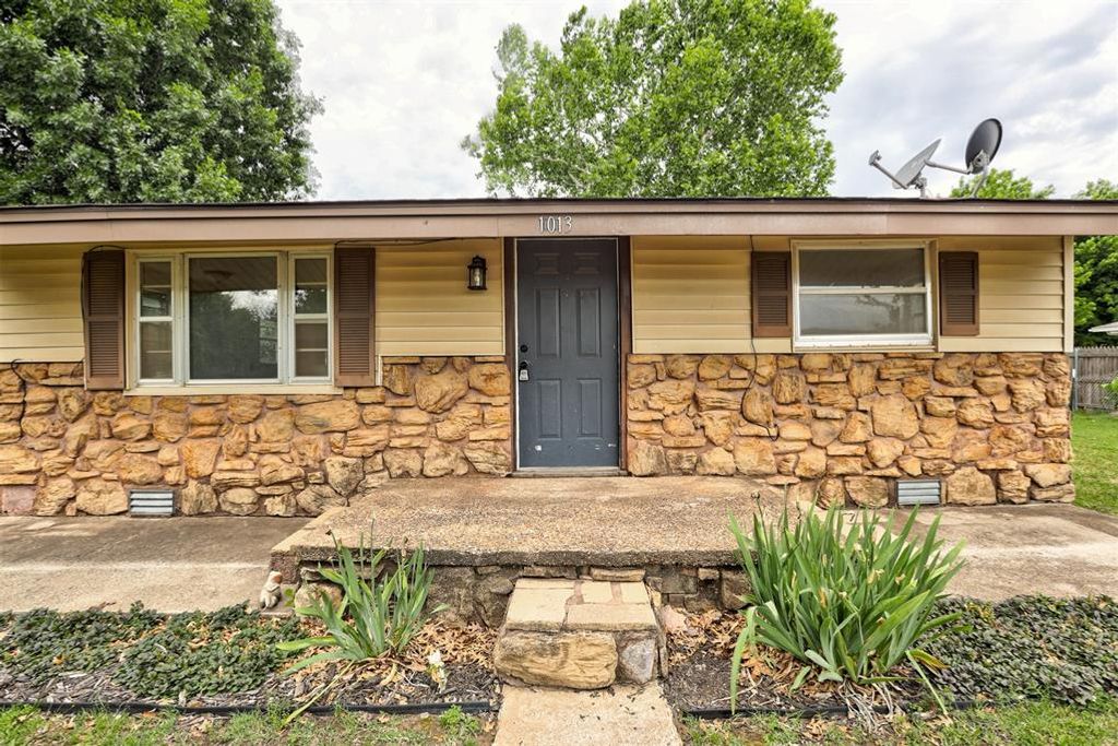 1013 N Carr Drive, Newcastle, OK 73065