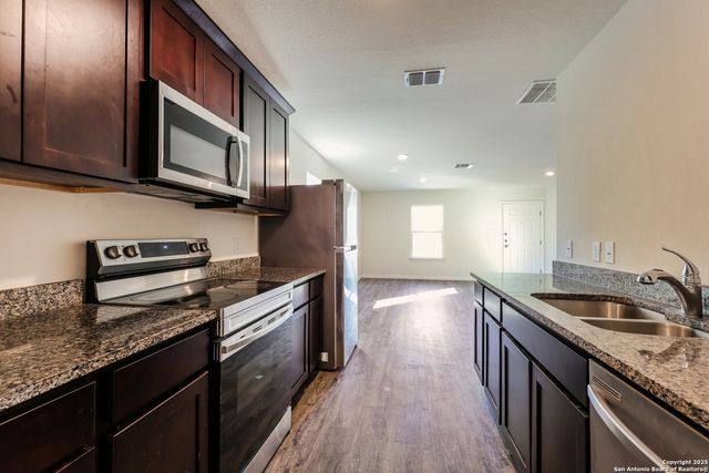 907 Liberty, Seguin, TX 78155