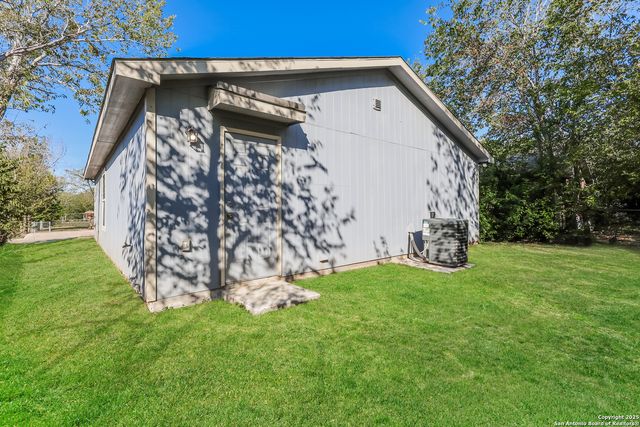 907 Liberty, Seguin, TX 78155