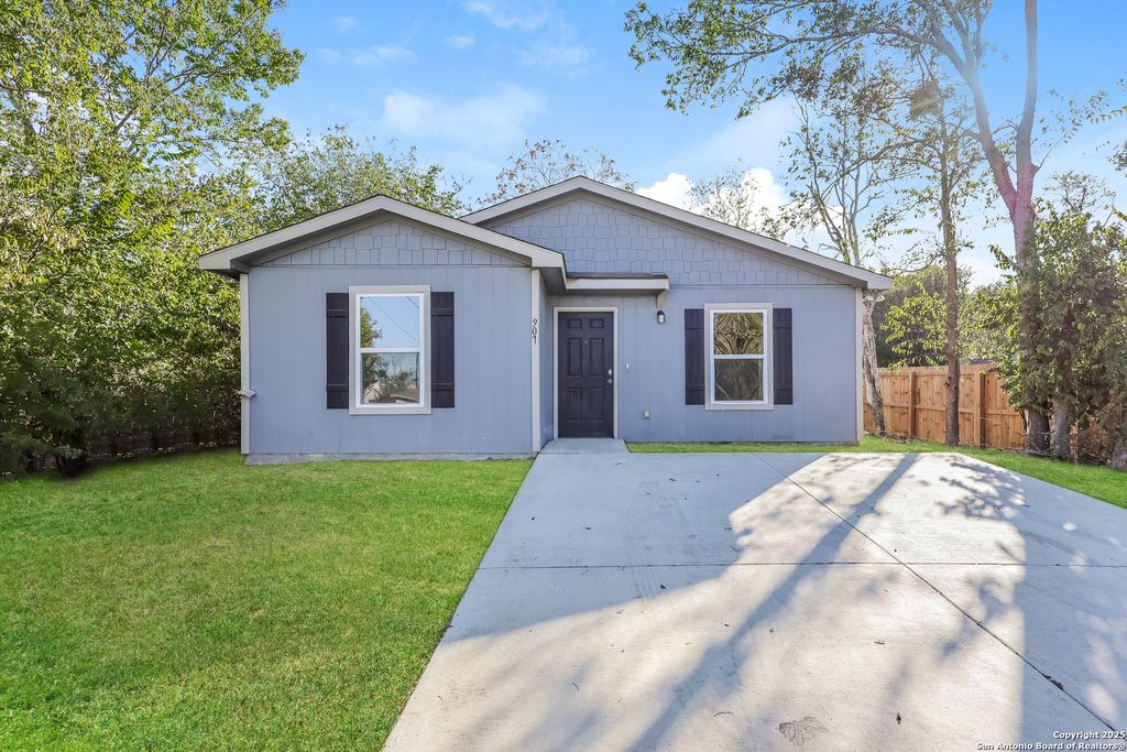 907 Liberty, Seguin, TX 78155