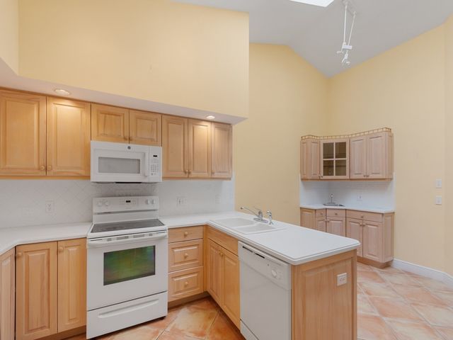 210 N Carmel Court, Vero Beach, FL 32963