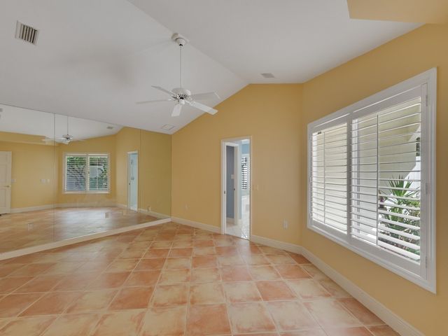210 N Carmel Court, Vero Beach, FL 32963