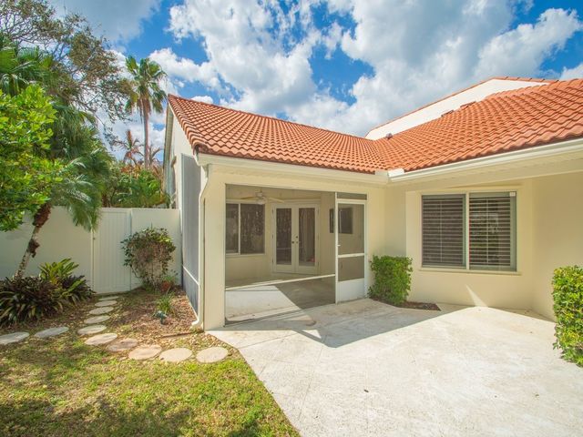 210 N Carmel Court, Vero Beach, FL 32963