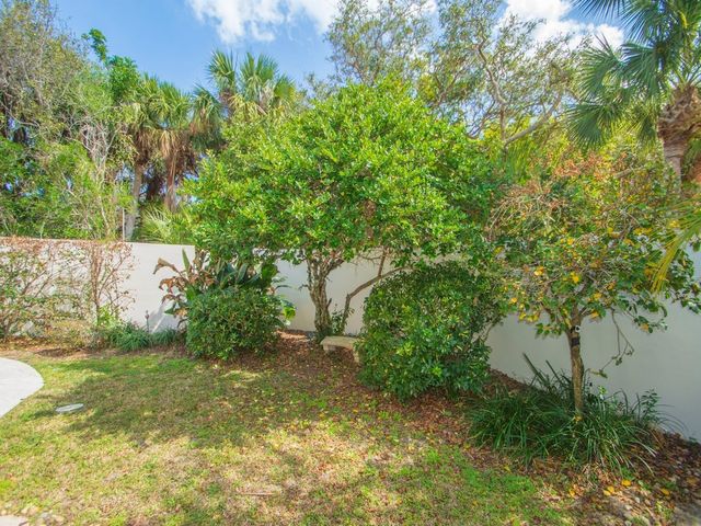 210 N Carmel Court, Vero Beach, FL 32963