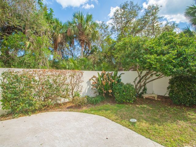210 N Carmel Court, Vero Beach, FL 32963