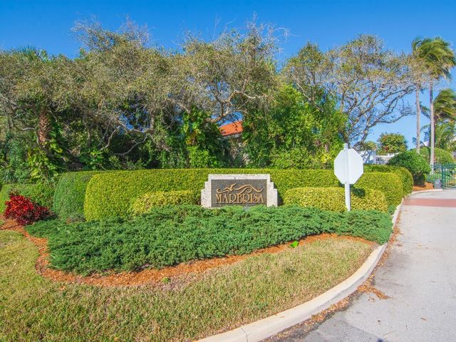 210 N Carmel Court, Vero Beach, FL 32963