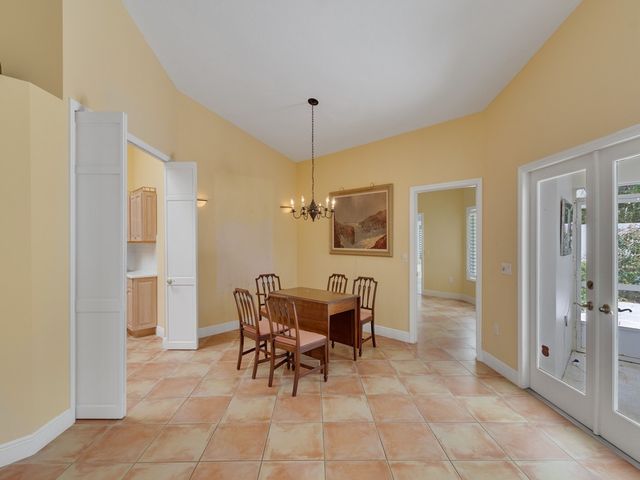 210 N Carmel Court, Vero Beach, FL 32963