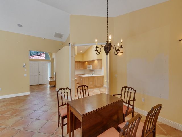 210 N Carmel Court, Vero Beach, FL 32963