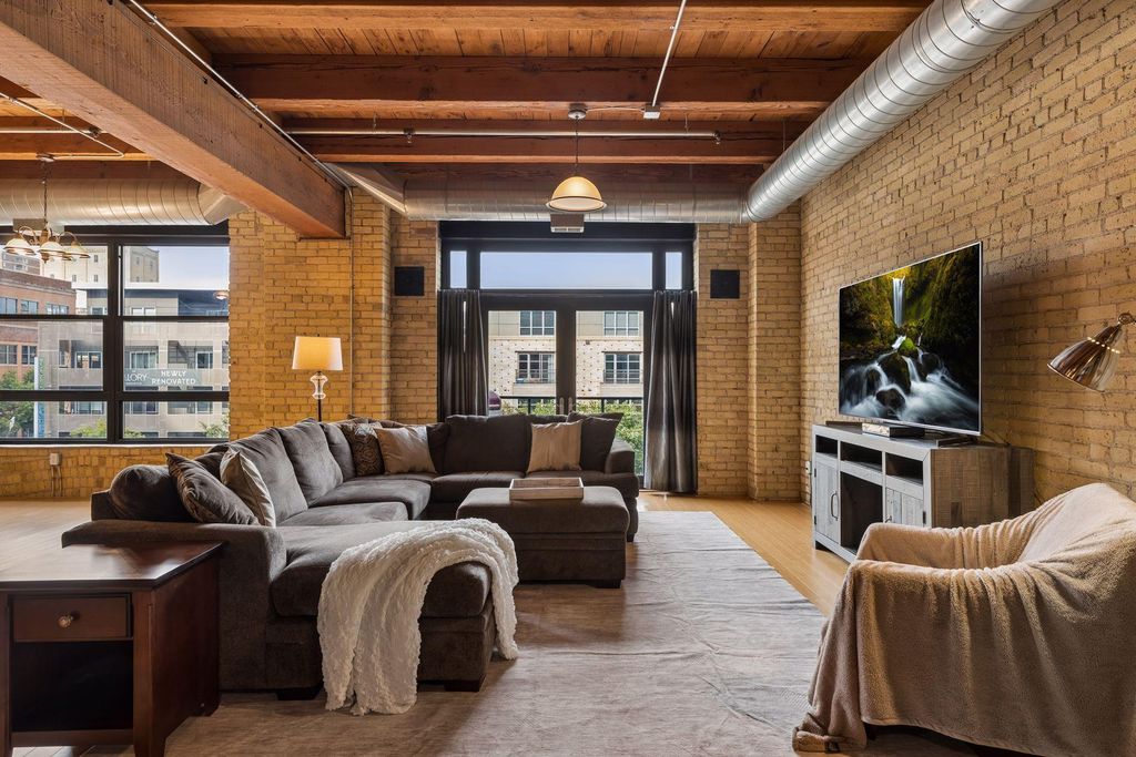 607 Washington Avenue S 307, Minneapolis, MN 55415 — exterior