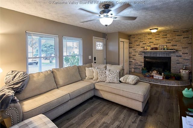 120 Poca Circle, Poca, WV 25159