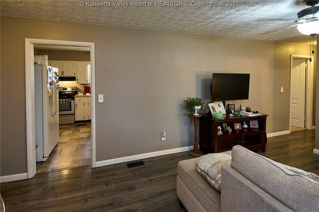 120 Poca Circle, Poca, WV 25159