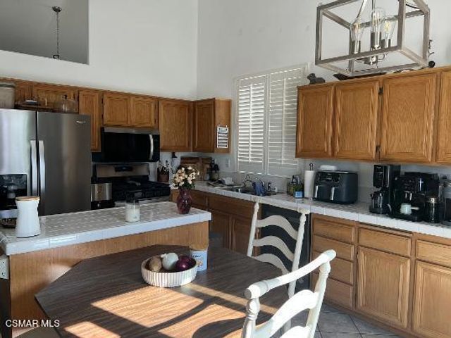 42011 Summer Lane, Lancaster, CA 93536