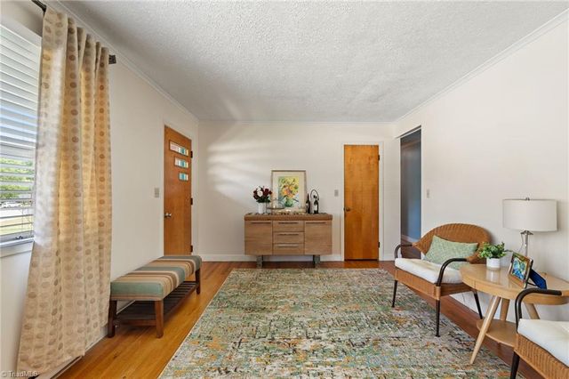 116 Lakeview Circle, Thomasville, NC 27360