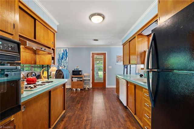 116 Lakeview Circle, Thomasville, NC 27360
